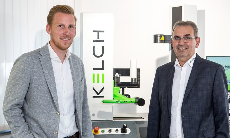 digital measuring system: KELCH Sales Manager Thomas Herde (right) and Tool-Arena Managing Director Niklas Vogt offer KELCH customers a wide range of machining products and many additional features on the Tool-Arena platform.