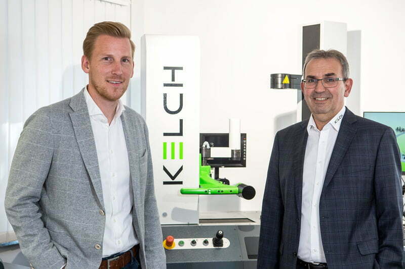 digital measuring system: KELCH Sales Manager Thomas Herde (right) and Tool-Arena Managing Director Niklas Vogt offer KELCH customers a wide range of machining products and many additional features on the Tool-Arena platform.