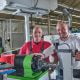 KELCH-Berater Bastian Birkenfeld, hier mit Danfoss-Mitarbeiter Garcia Francisco, gab den zukünftigen Nutzern des KENOVA set line H3 eine Einführung.