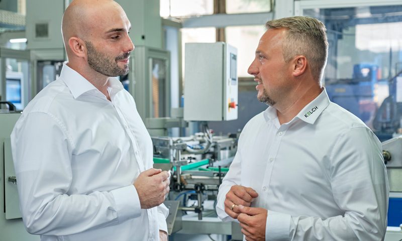 Michael Prawinski (li.), Leiter der mechanischen Fertigung bei Bögra, und Bastian Birkenfeld, Technischer Gebietsverkaufsleiter und Anwendungsberater bei KELCH.