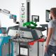 Automatisiertes Bestücken und Wechseln der Werkzeuge bei den KELCH Einstellgeräten: hier mit einem Roboter UR10e inklusive Greifer auf der Bachmann Movable Base.